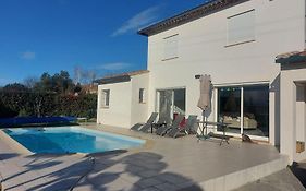 Studio neuf avec acces piscine